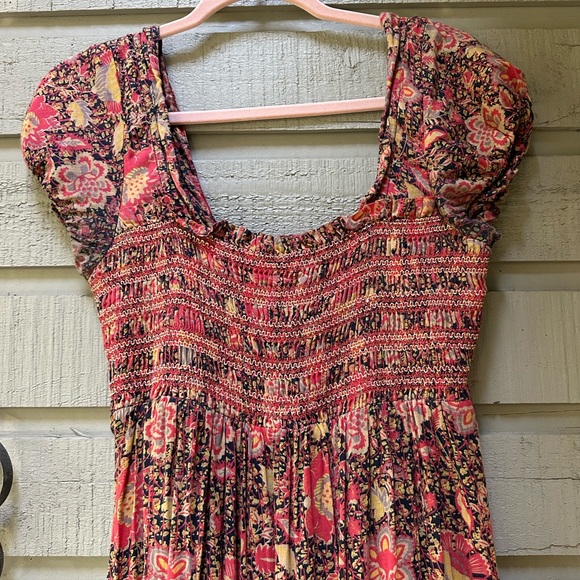 Gorgeous Free People maxi dress. Shirred top . Perfect for spring and summer . - Picture 2 of 7